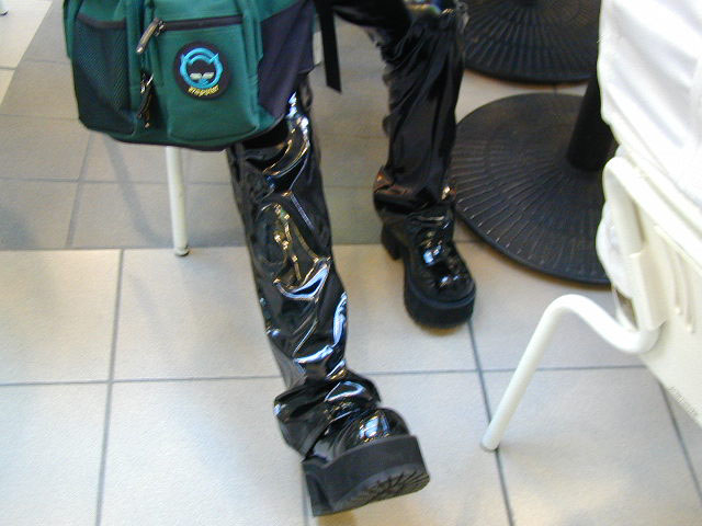 Luvoxs naughty, naughty shoes.