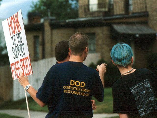 Still talking to the cops, nice shot of my sign.