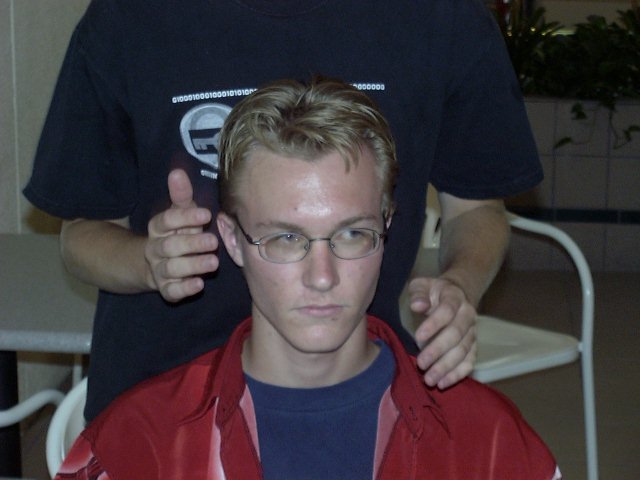 ManicVelocity gets an ear masage from JediX.