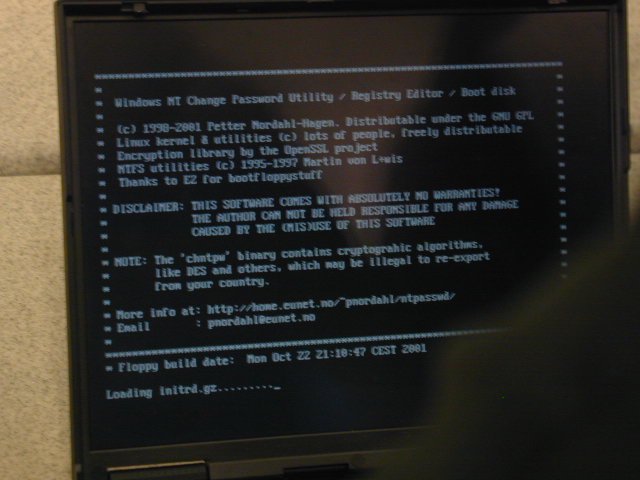 This is what chntpw looks like when it starts up.